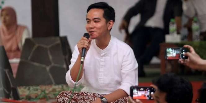 Tampil Beda, Gibran dan Sandiaga Uno Jadi Tokoh Wayang
