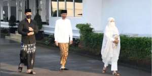 Jokowi Unggah Foto Sholat Idul Fitri, Komentar Kaesang Bikin Warganet Ngakak