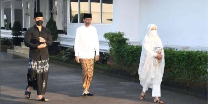 Jokowi Unggah Foto Sholat Idul Fitri, Komentar Kaesang Bikin Warganet Ngakak