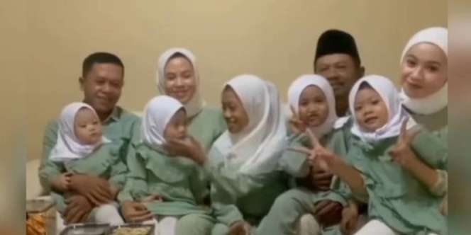 Anak Bersin Waktu Foto Keluarga, Ekspresi Bapak Geli Lihat Ingus Keluar Bikin Salfok