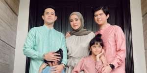 Proses Cerai, Olla Ramlan dan Aufar Tetap Tampil Lebaran Bareng