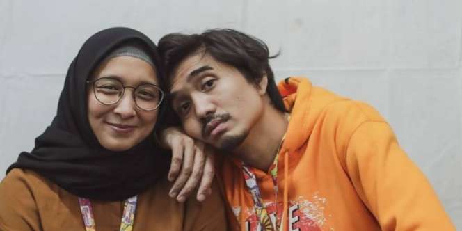 Penampilan Duta Sheila on 7 Sapa Warga saat Lebaran Jadi Sorotan