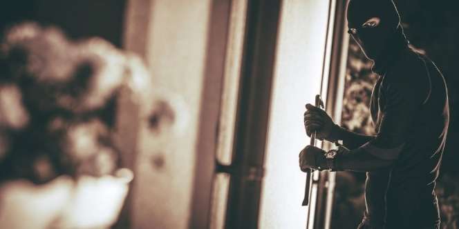 Apes! Pemuda Curi Kotak Amal Dihajar Massa, Hasil Curian Tak Sebanding Cuma Rp12 Ribu