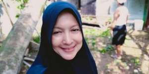 Potret Henidar Amroedi di Usia 60 Tahun Hidup Sendiri Bersama 5 Kucing!