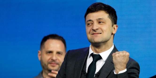 Jaket Bulu Sederhana Presiden Ukraina Laris Terjual Rp 1,6 Miliar
