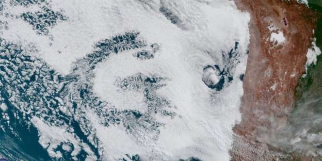 Potrek Bentuk Unik Awan dari Luar Angkasa, Penampakannya Seolah Mengusir Penghuni Bumi 