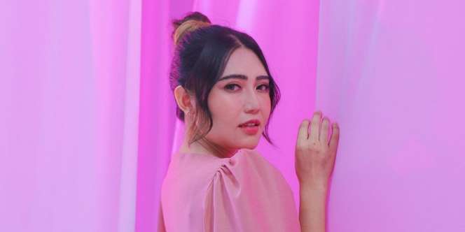 Dilamar, Ini yang Bikin Via Vallen Jatuh Cinta dengan Chevra Yolanda