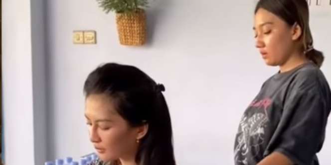 Viral Video Dua Gadis Cantik Penjual Es Dawet