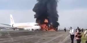 Video Detik-Detik Menegangkan Pesawat Berisi 122 Orang Tergelincir dan Terbakar Saat Takeoff, Begini Nasib Penumpangnya