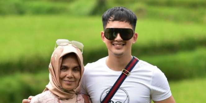 Tangis Kiki Farrel Pecah Saat Ingat Momen Terakhir dan Tempat Tidur Baru Permintaan Sang Ibu