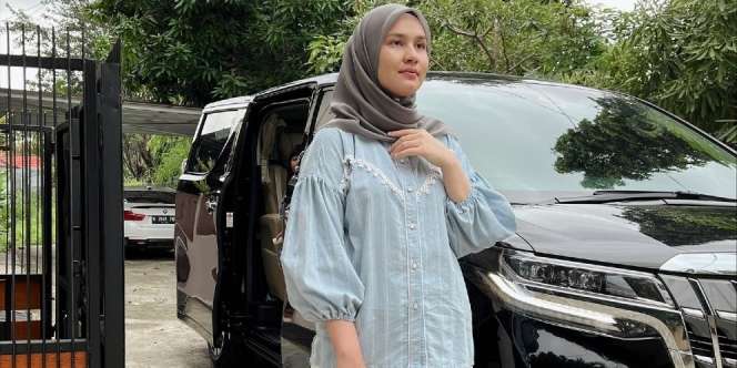 OOTD Hangout Dwi Handayani, Simpel dan Stylish