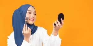 Trik Menggunakan 3 Warna Blush untuk Membuat Wajah Lebih Tirus