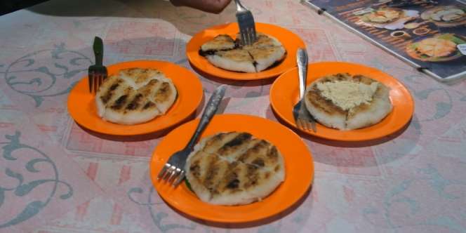 Diremehkan Teman Jualan Kaki Lima, Penjual Gemblong Bakar Bawa Pulang Rp4 Juta Cuma dari Kerja 5 Jam