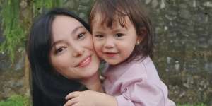 5 Potret Chloe Putri Cantik Asmirandah, Wajahnya Bule Banget