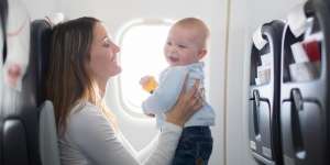 5 Tips Traveling Naik Pesawat Bareng Bayi 