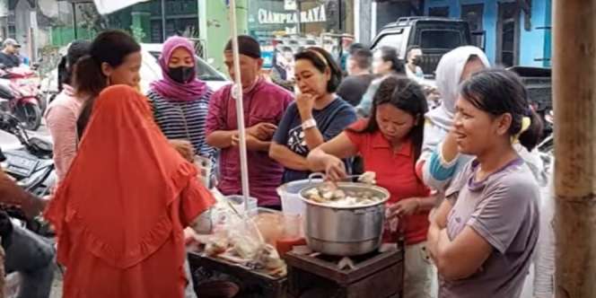 Penjual Ketupat Sehari Dapat Rp1 Juta, Dinyinyiri Tetangga dan Dituding Pakai Penglaris