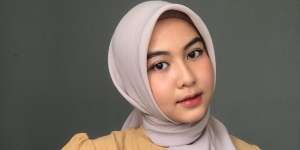3 Trik Stylish dengan Kerudung Segi Empat untuk Hangout