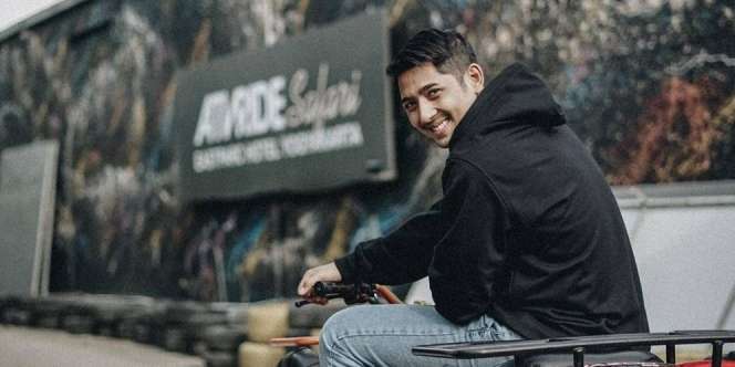 Arya Saloka Terlihat Galau Tak Terurus, Warganet Berspekulasi