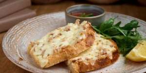 Cara Mudah Bikin Roti Tuna Melt ala Resto, Bikin Nagih!