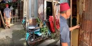 Kamar Mandi Anti Sombong, Penampakan Luar Reyot dan Berdinding Seng Begitu Masuk Bikin Melongo
