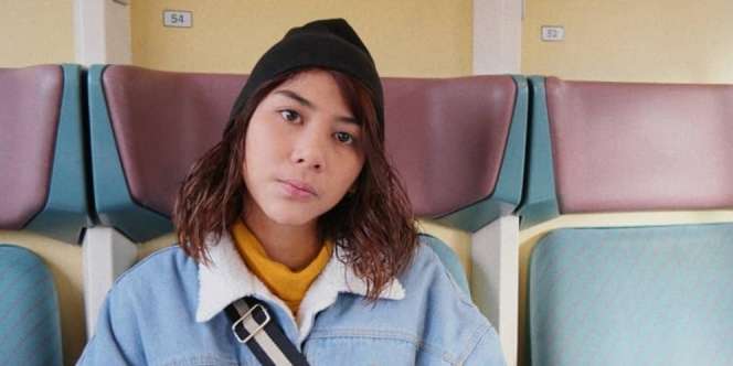 Skincare Wajah Cuma Pakai Air, Awas Kaget Lihat 4 Penampilan Flawless Adinda Thomas Ini