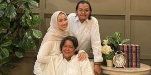 7 Potret Gracia Thalia Anak Angkat Suti Karno yang Jarang Tersorot!
