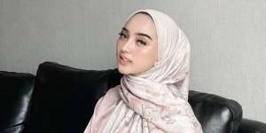 Gaya Hijabnya Tuai Komentar Pedas, Inilah Potret Dinan Nurfajrina yang Suka Perlihatkan Bagian Telinga!