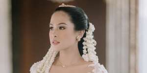 Heboh Maudy Ayunda Berkebaya Pengantin, Misteri Suami `Bestie` Bikin Netizen +62 Kepo Akut