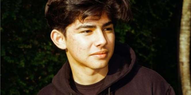 9 Potret Rumah Andrew Kalaweit ‘Tarsan Tampan’ yang Tinggal Di Tengah Hutan, Isinya Lengkap Banget!