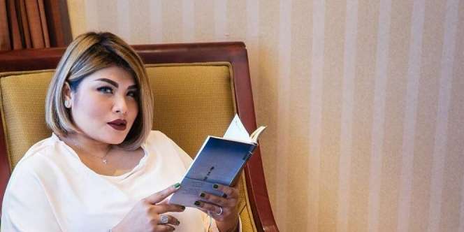 Deretan Artis Putuskan Kembali Masuk Islam, Terbaru Nania Idol