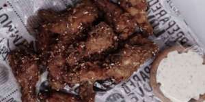 Lagi Gemar Makan Kuliner Korea? Crispy Korea Honey Glazed Wings Ini Wajib Dicoba