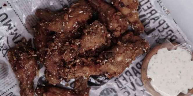 Lagi Gemar Makan Kuliner Korea? Crispy Korea Honey Glazed Wings Ini Wajib Dicoba