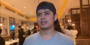 Penampilan Baru Aliando Curi Perhatian, Wajahnya Makin Glowing