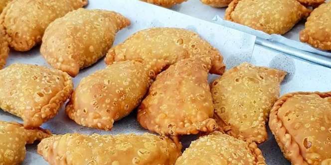Gurihnya Nendang, Kelezatan Pastel Bumbu Kacang Ini Cocok Buat Ngemil Siang-Siang