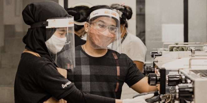 Bisa Hemat 60%, Gerai Baru Kopi Kenangan di Bintaro Suguhkan Kopi dari Tenaga Surya