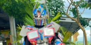 Cerita Cosplay Robot di Rest Area Cari Rezeki, Lama Berdiri Tak Ada yang Mau Berfoto