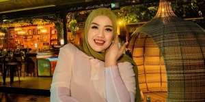 Potret Rumah Rp750 Juta Milik Elly Sugigi, Salfok Lihat Benda Ini di Halaman