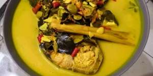 Obati Perut Lapar Usai Bekerja Seharian dengan Gurihnya Gulai Ikan Tenggiri Padang