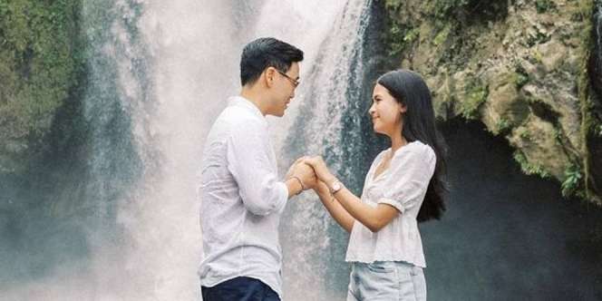 Maudy Ayunda Bagikan Detik-detik Dilamar di Air Terjun, Warganet Baper