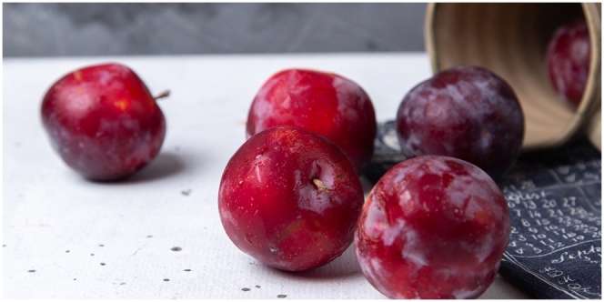 8 Manfaat Buah Plum bagi Ibu Hamil, Salah Satunya Mencegah Kelahiran Prematur