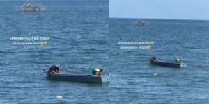 Masya Allah, Nelayan Tunaikan Sholat di Atas Kapal yang Diombang-ambing Ombak Laut Lepas