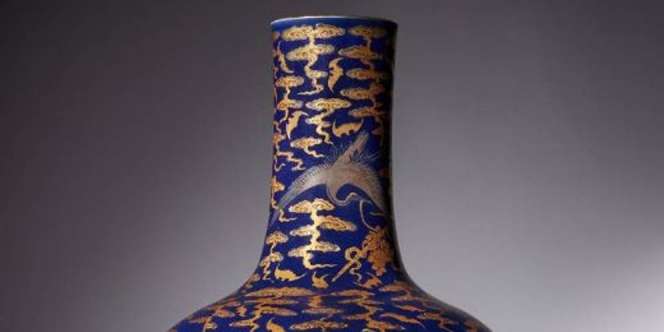 Tergeletak di Dapur Puluhan Tahun, Vas Ini Nilainya Miliaran Rupiah