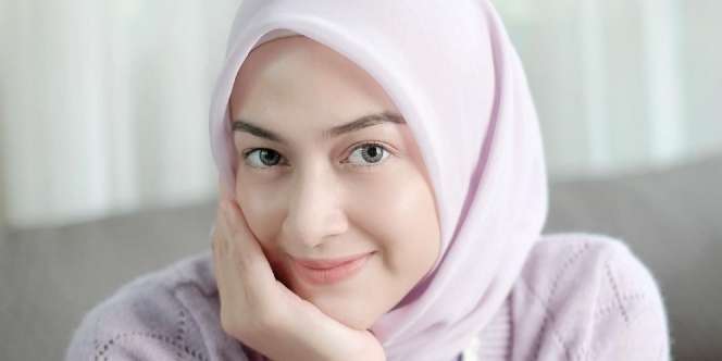 Video 'Before dan After' Nina Zatulini, Makeup Simpel nan Glowing