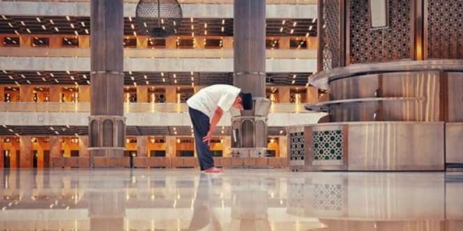 Hukum dan Tata Cara Sholat Idul Adha Sendiri Menurut Ulama, ‘Tidak Perlu Pakai Khutbah’
