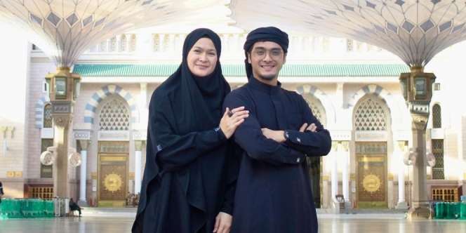 Potret Donna Harun Jalani Ibadah Umroh Pertama Kali, Pakai Cadar Bikin Pangling