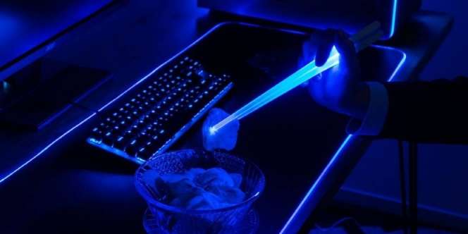Ada Sumpit Glowing untuk Gamer, Biar Makan Lebih Nyaman