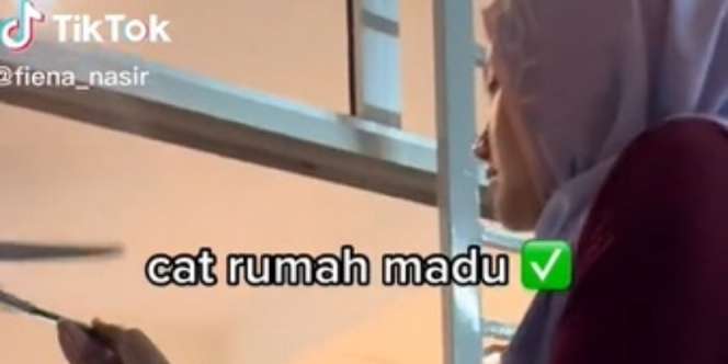 Viral Video Istri Pertama Bantu Suami Cat Rumah Istri Kedua
