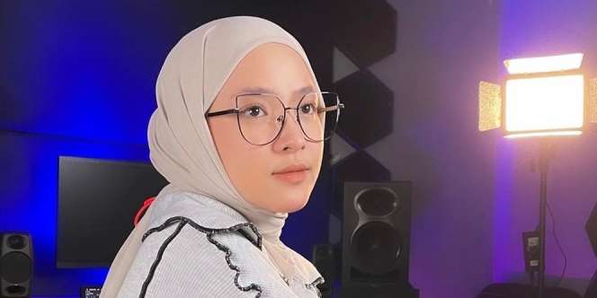 Disorakin Penonton di Atas Panggung, Tak Disangka Nissa Sabyan Malah Lakukan Ini