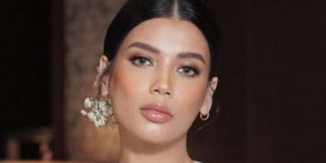 Sabrina Chairunnisa Tampil Flawless dan Bold Saat Akad Nikah