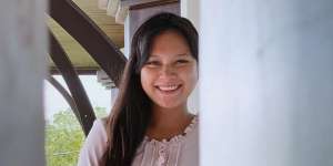 Pede dengan Tubuh Menggendut, Istri Arie Kriting Pamer `Baby Bump`
